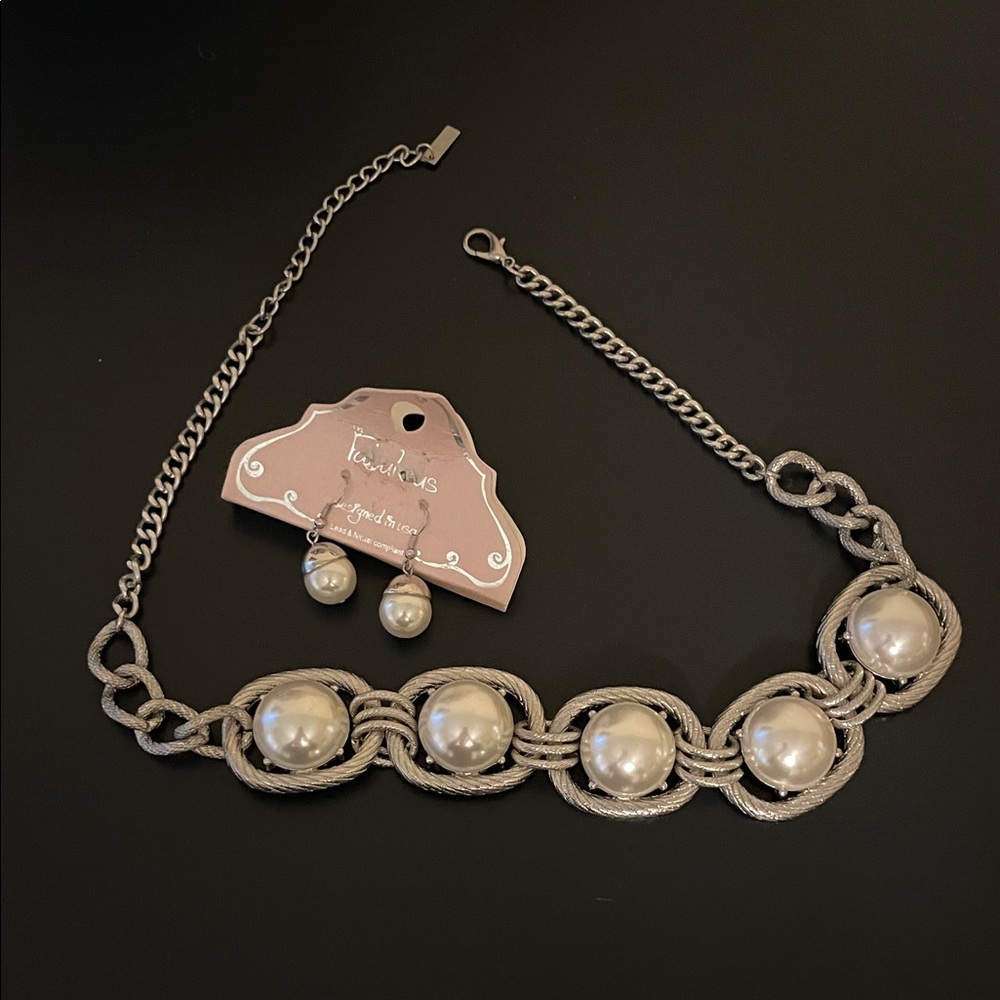 Sophisticated Silver and Pearl Necklace Set